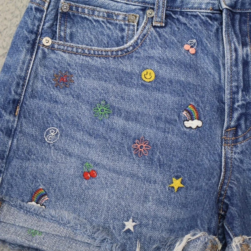 American Eagle 90s Boyfriend Shorts Blue Embroidered Denim Cut Off Size 2